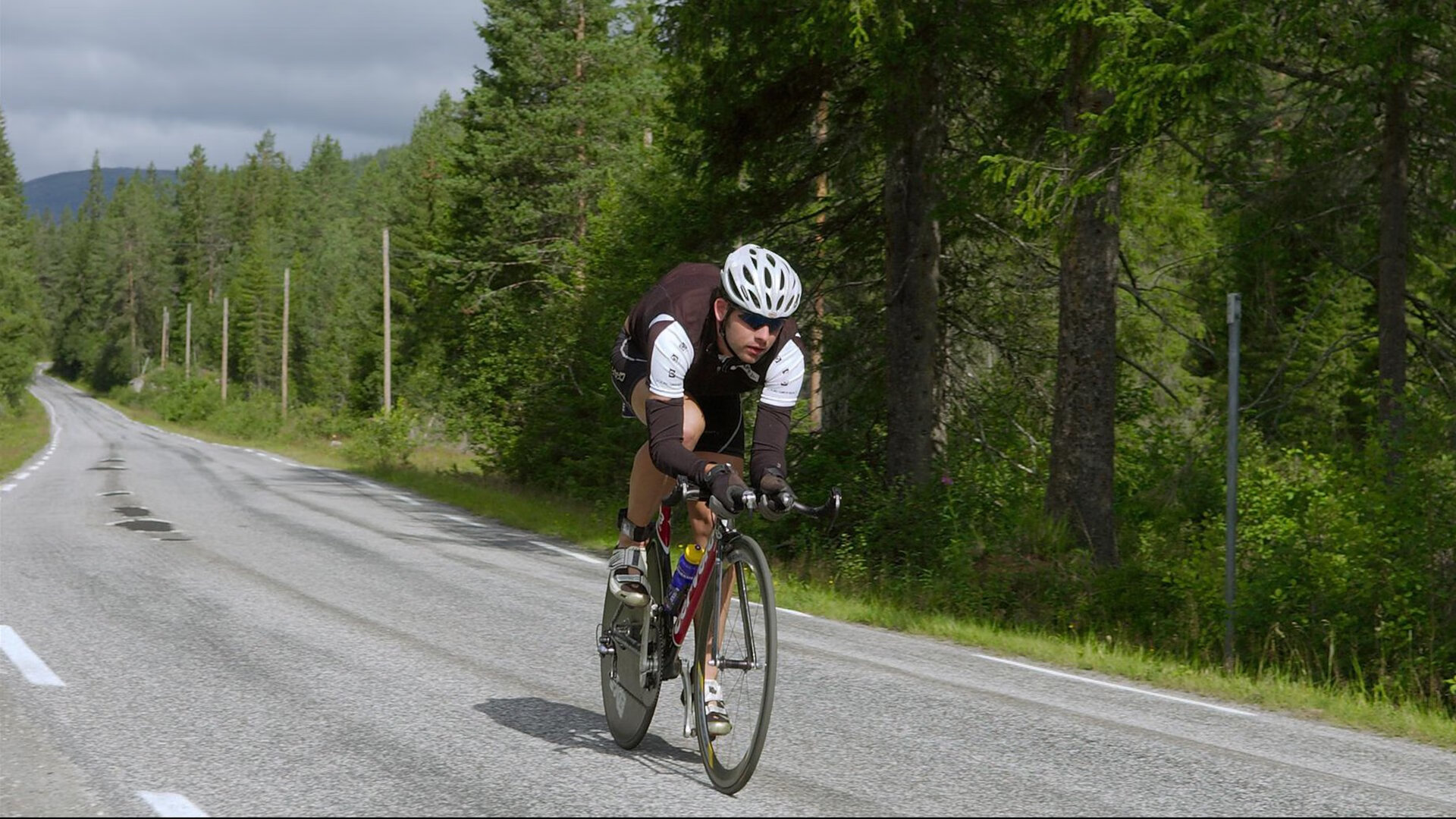 爱游戏官方入口-赛场外的温暖:队伍的团队建设与激励故事,团队 队伍